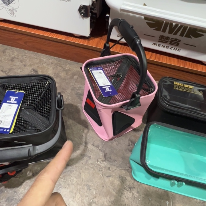 雷臣粉色折叠打水桶一个