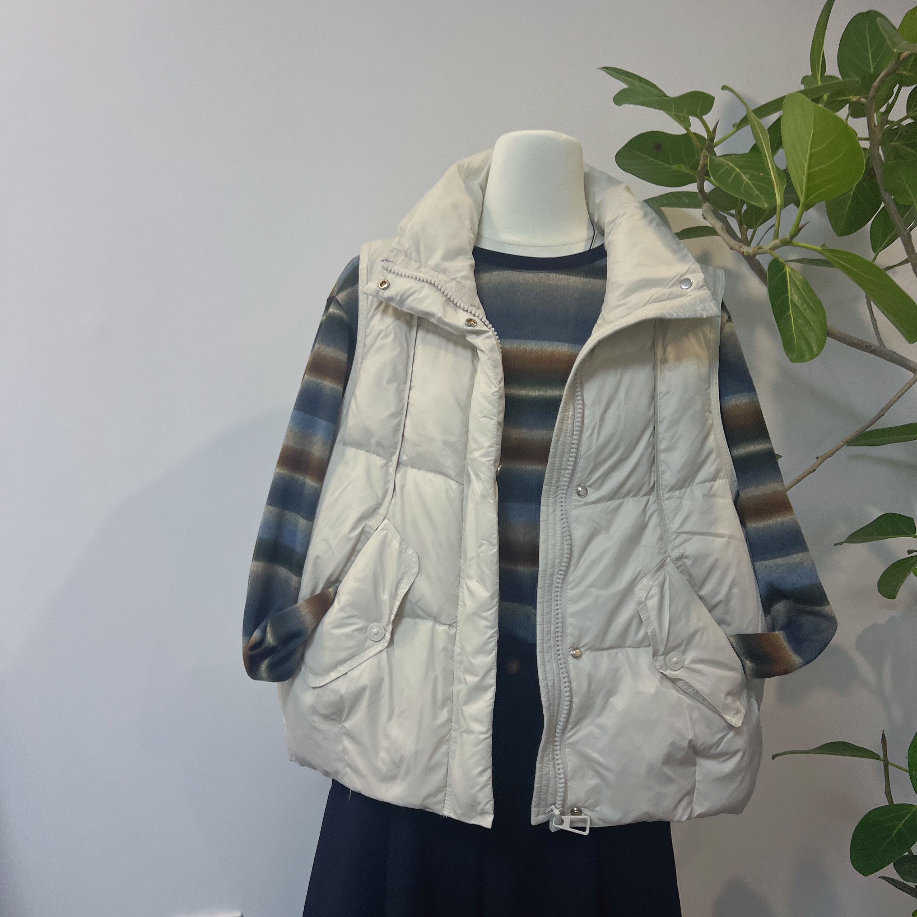 【KIKI】新款白鸭绒时尚短款立领大口袋马甲