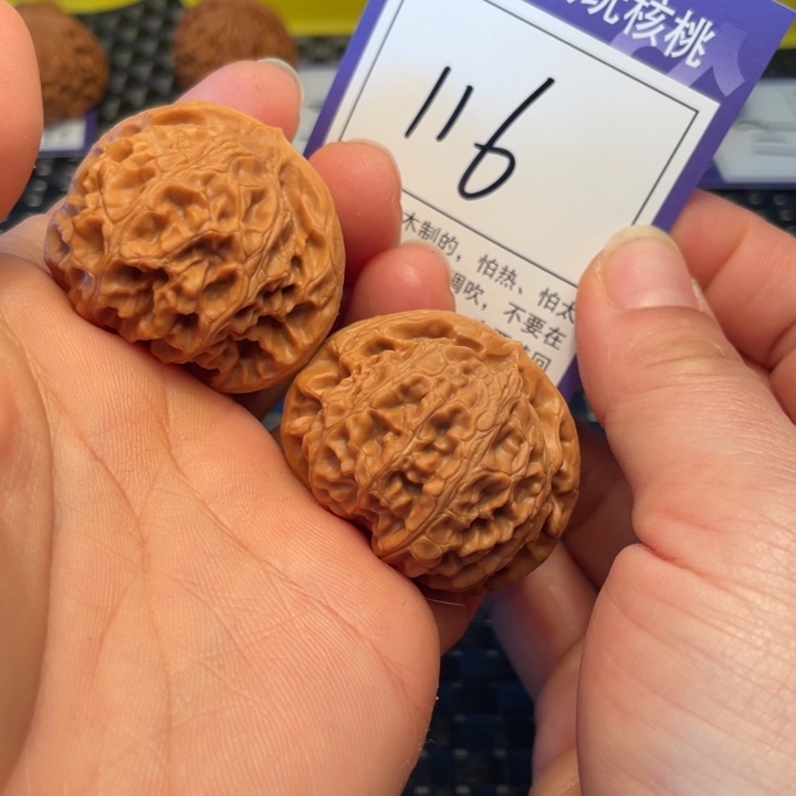 桃核把件41宫灯116。。。。。。。