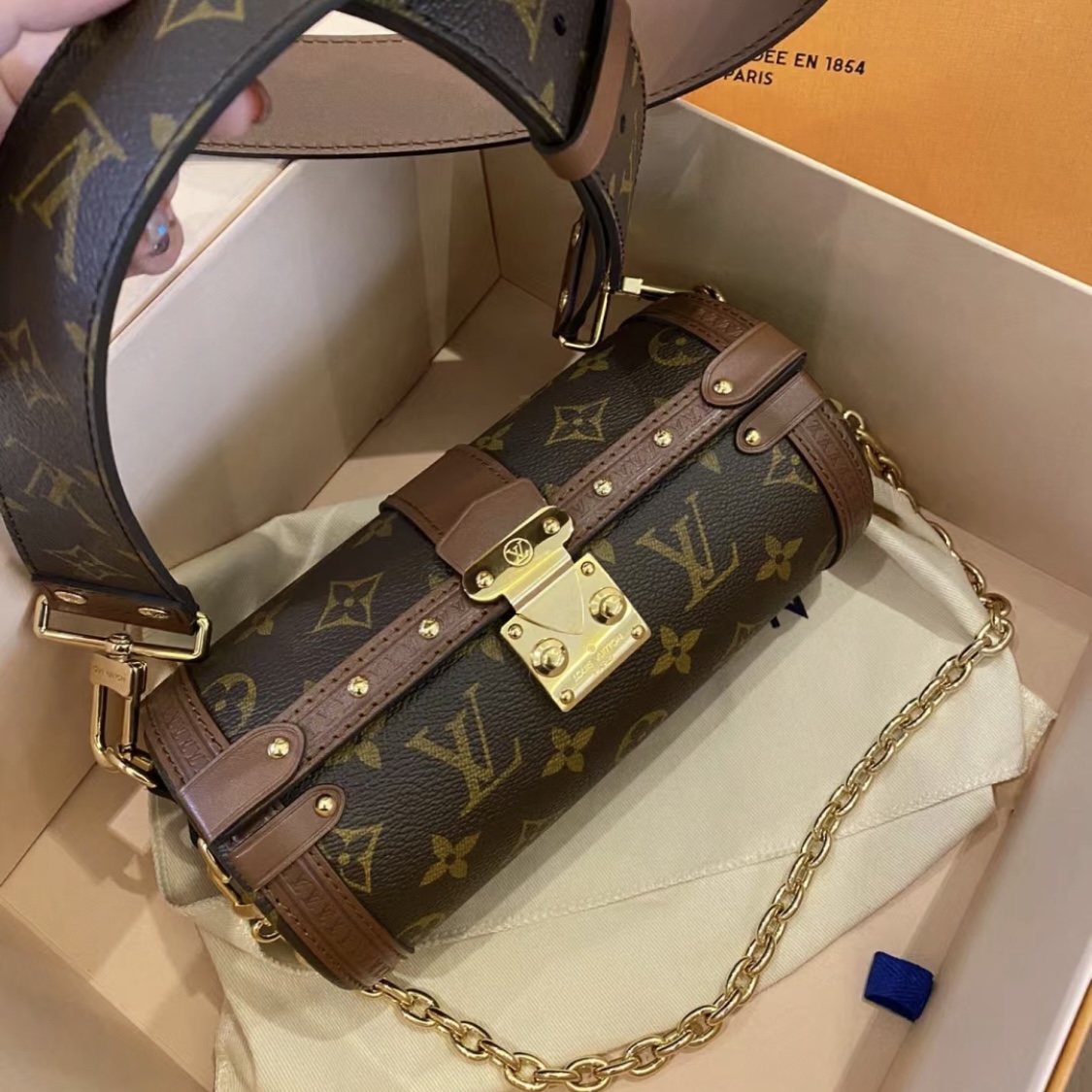 埃99新 LouisVuitton/路易威登 /现代款巴比龙/米兰