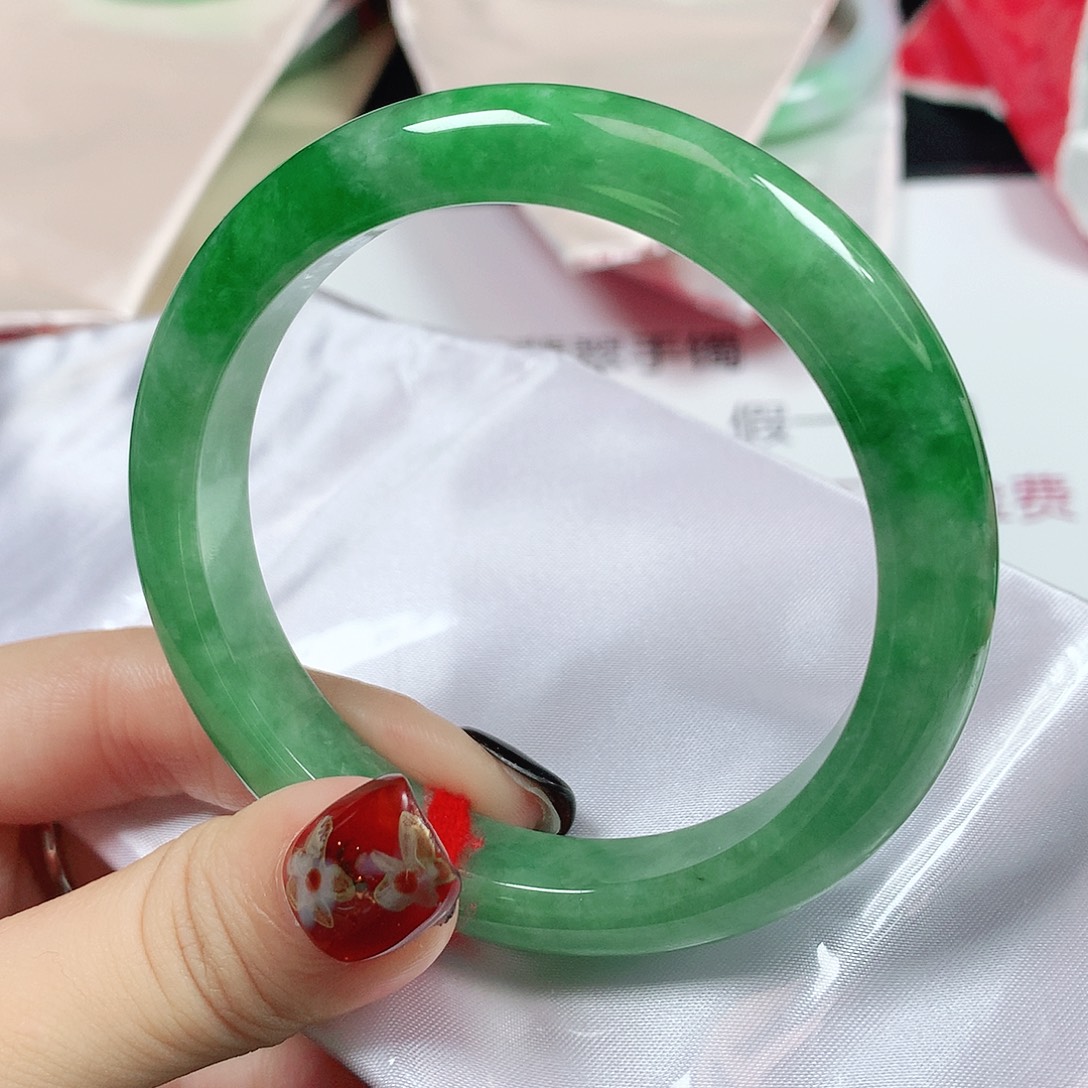 翡翠未镶嵌手镯1493