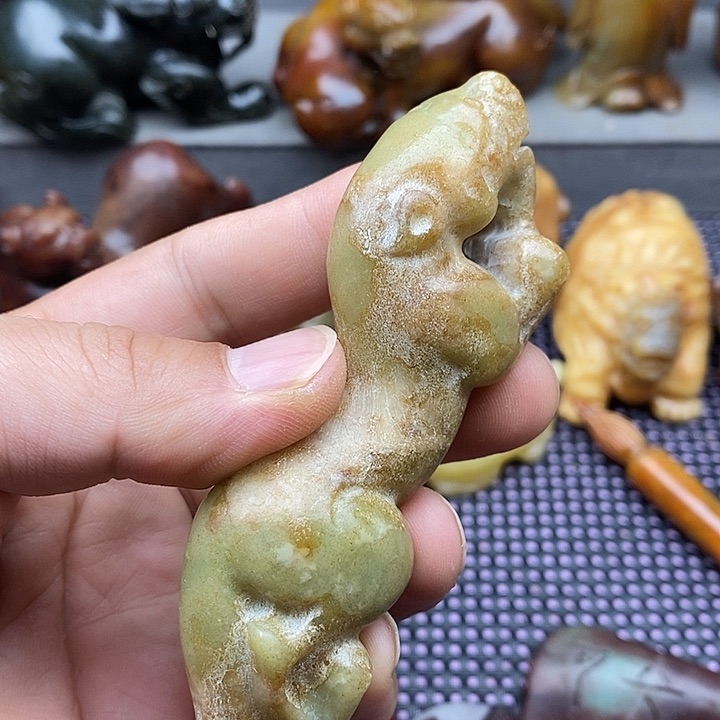 未镶嵌蛇纹石玉颈饰