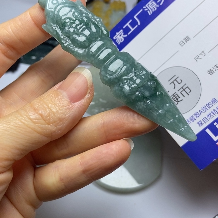 翡翠挂件未镶嵌翡翠