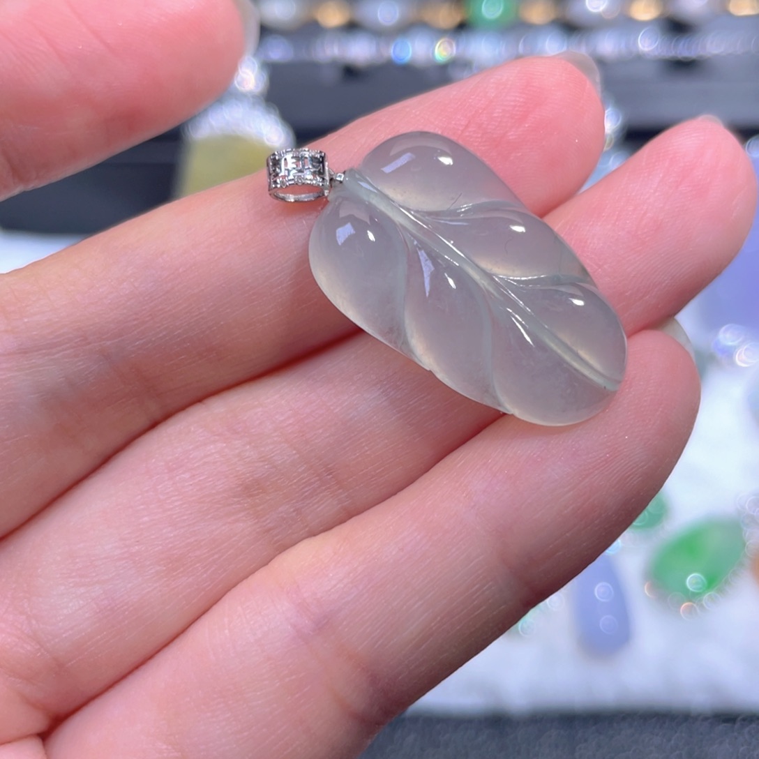 翡翠18K金镶嵌颈饰翡翠