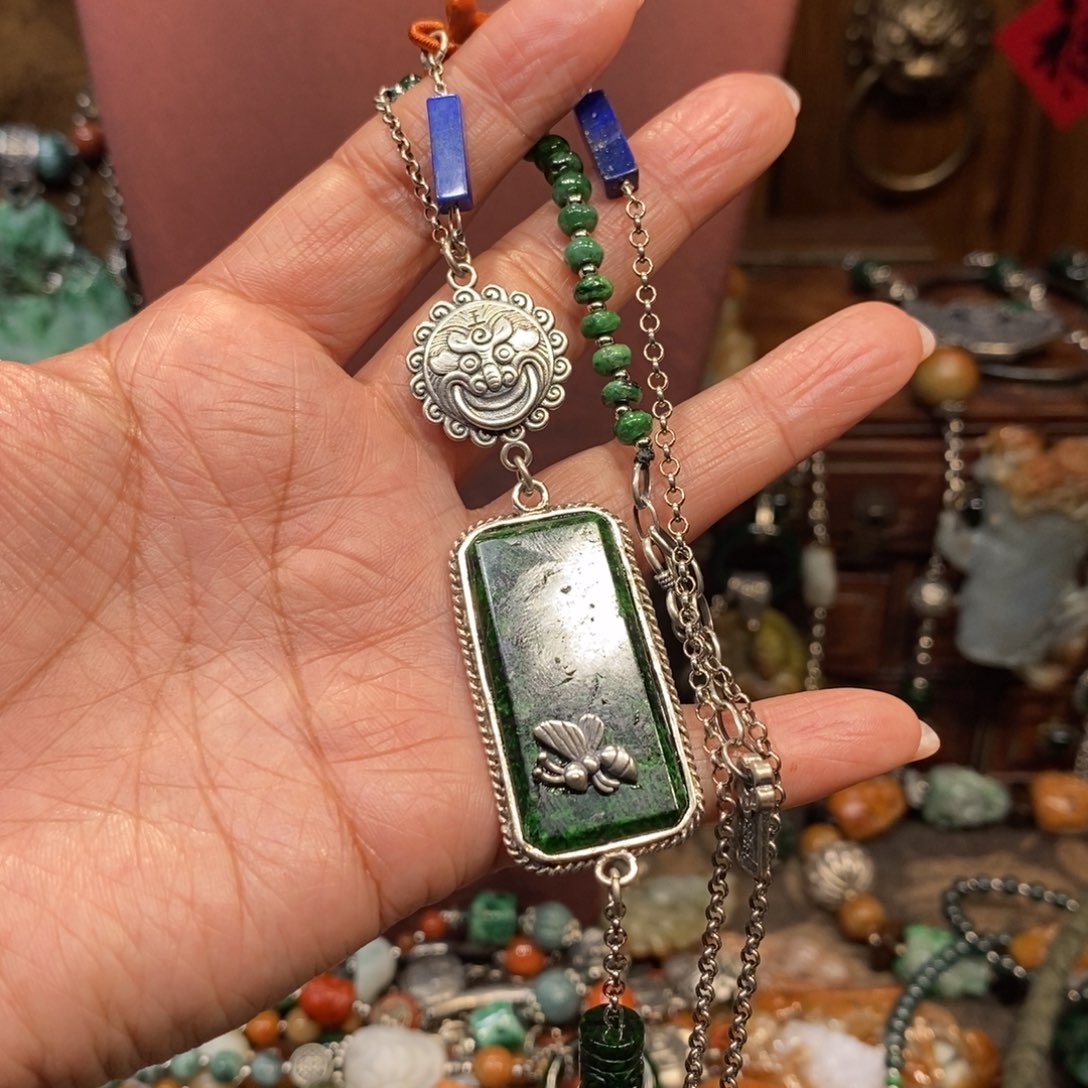 翡翠吊坠(赠链)未镶嵌