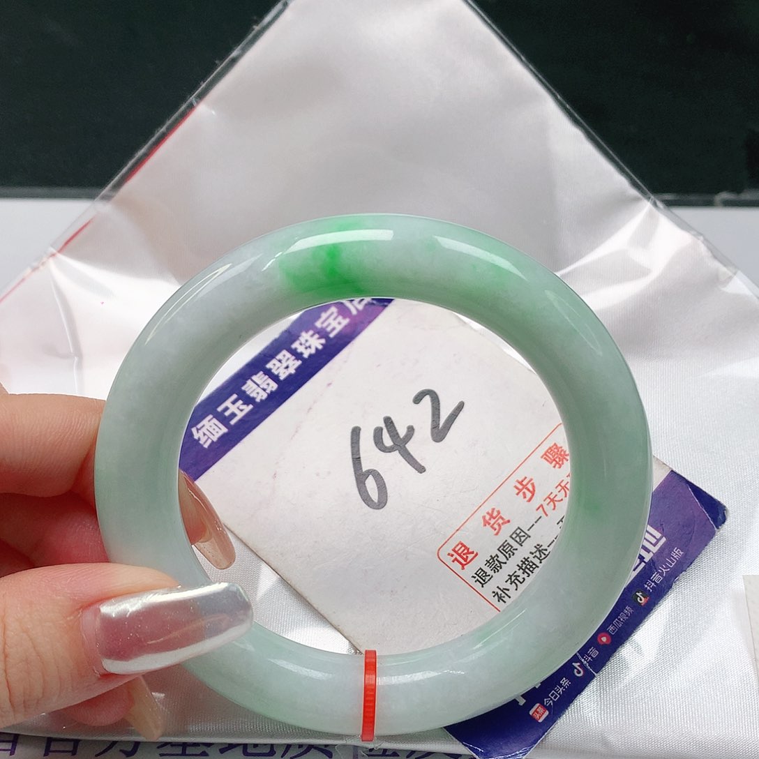 翡翠手镯（圆镯）未镶嵌