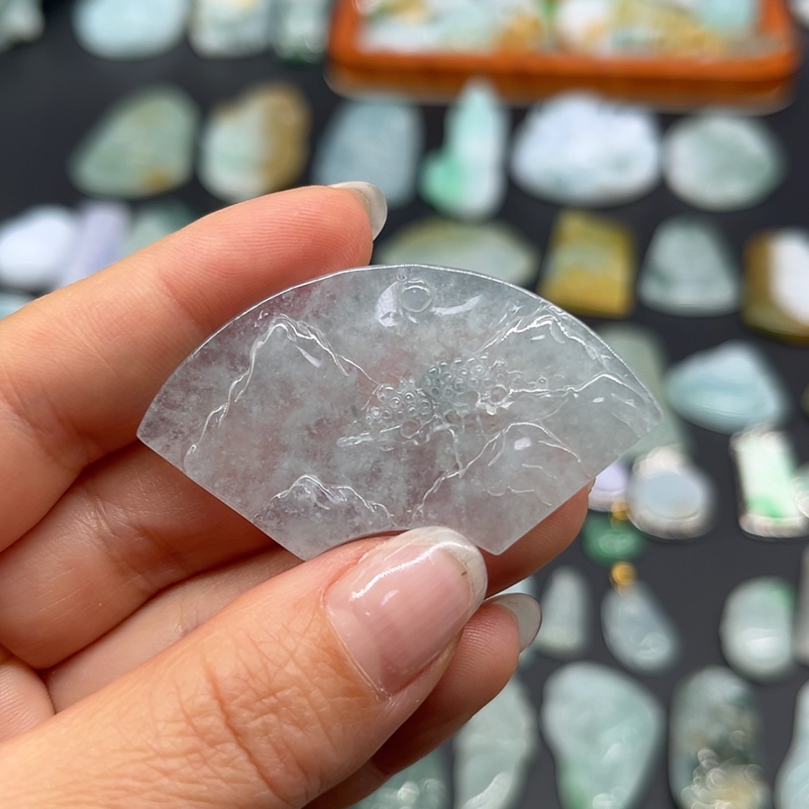 【闪购商品】翡翠颈饰未镶嵌山水