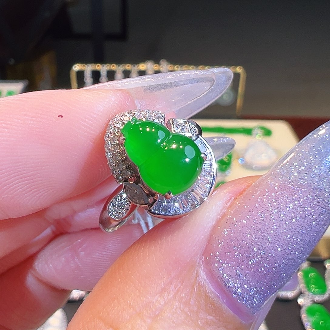 翡翠戒指18K金镶嵌翡翠