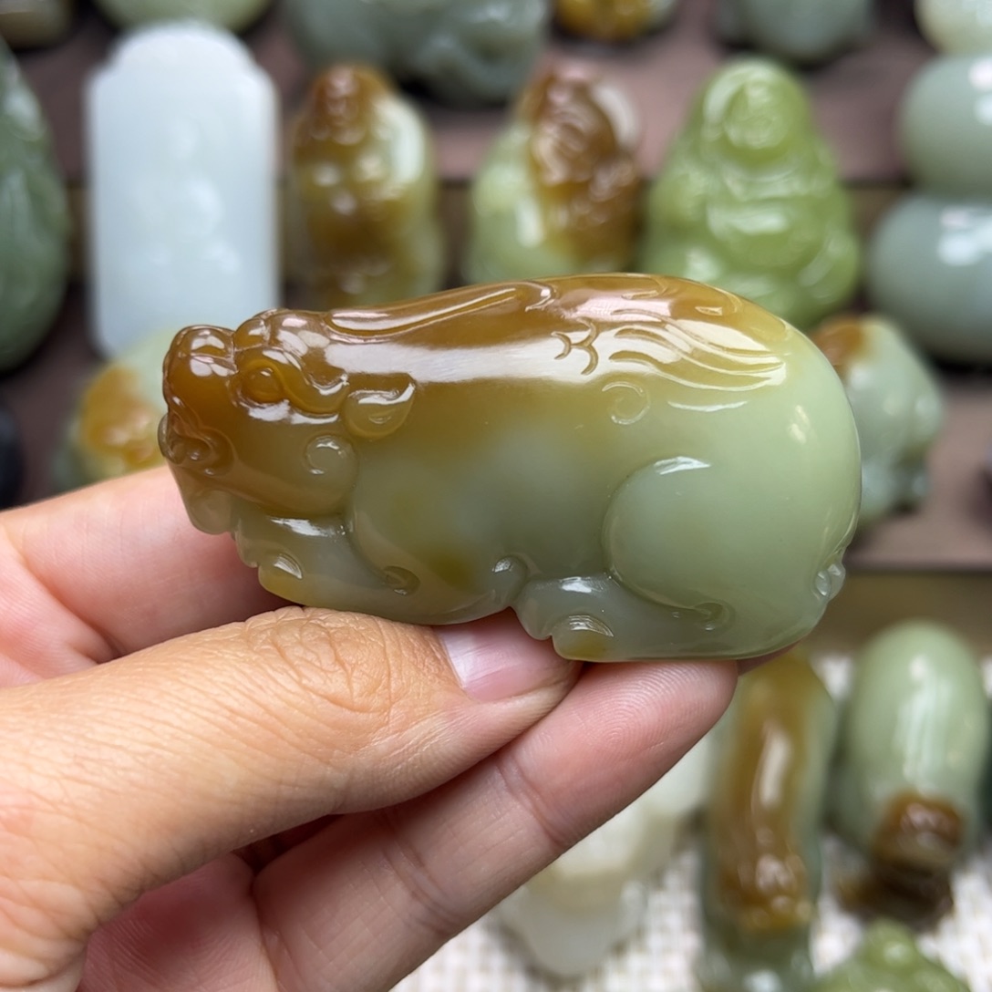 老***猫和田玉未镶嵌把件