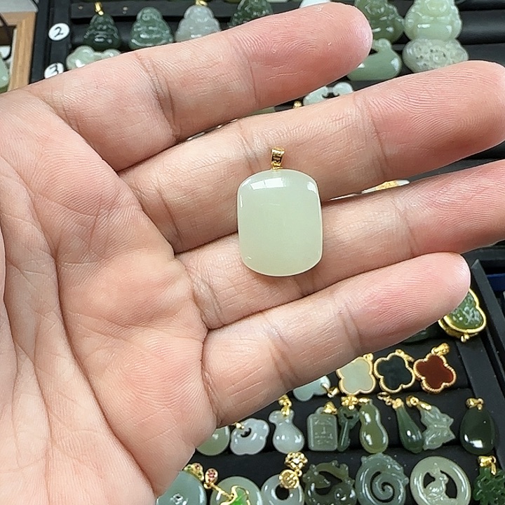 和田玉吊坠(不含链)18K金镶嵌