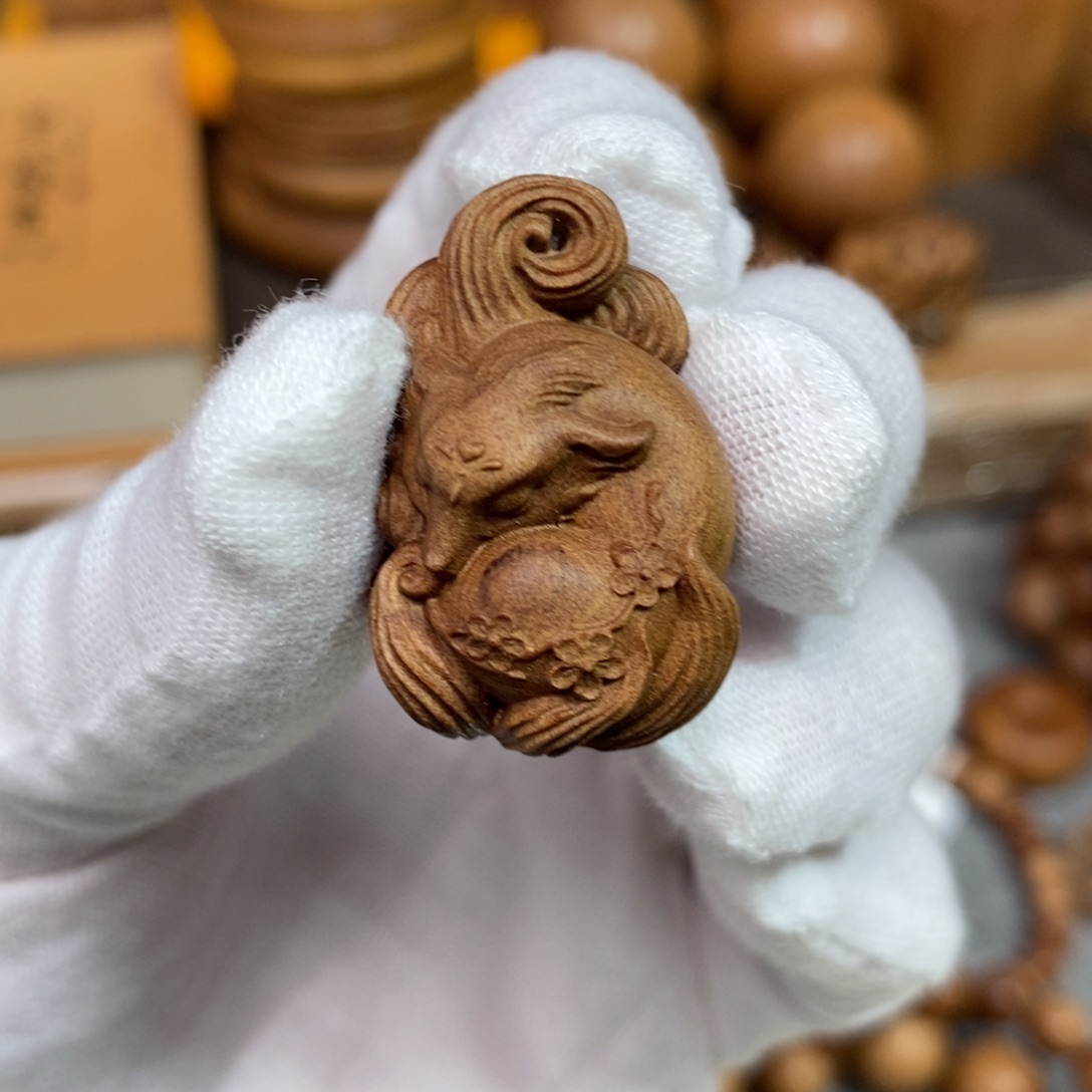 檀香木吊坠九尾狐黑肉印度老山檀香