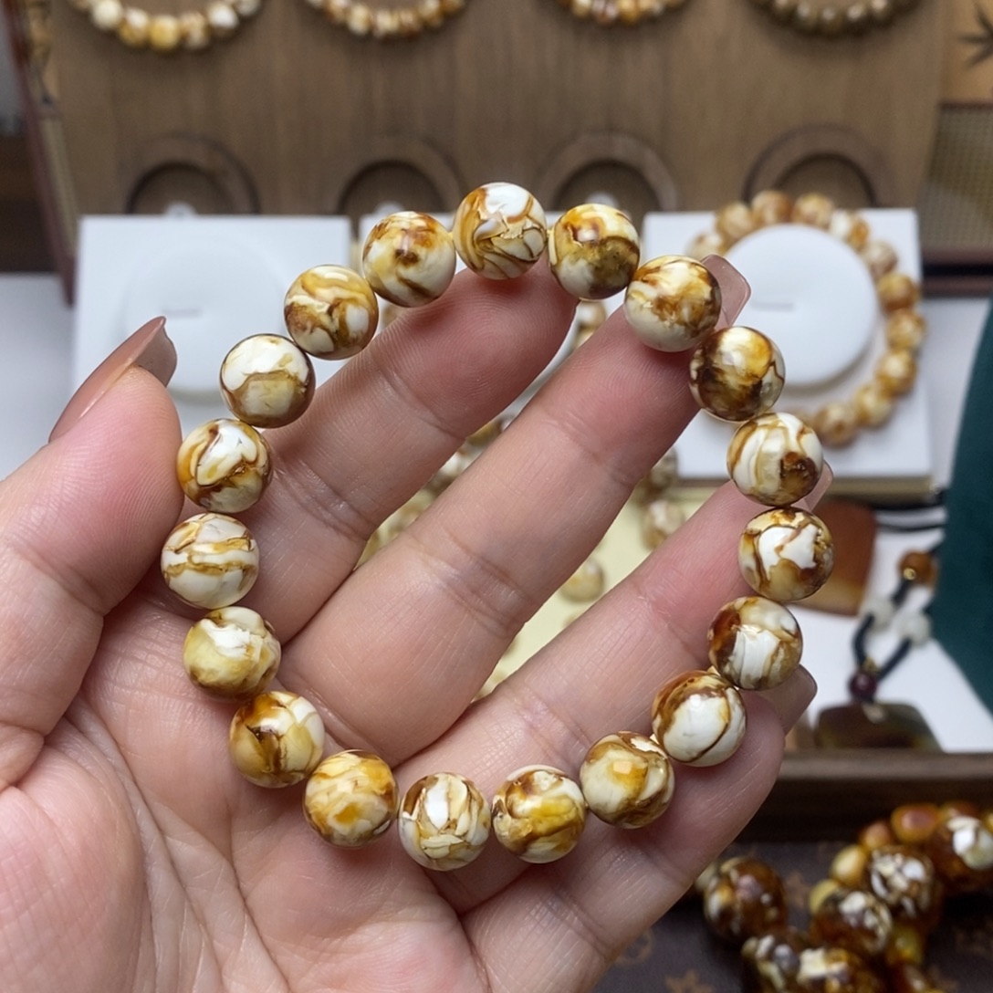 笛***_10mm沁色圆珠手串一条