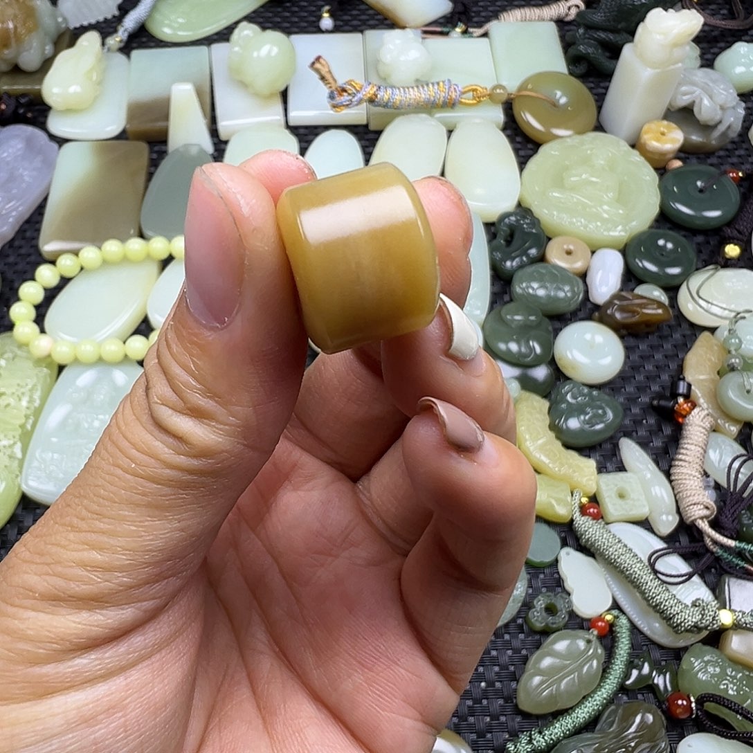 和田玉未镶嵌颈饰卡17.3