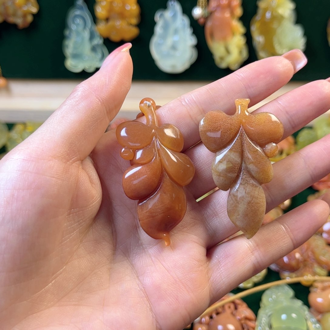 蛇纹石玉未镶嵌颈饰衣***装