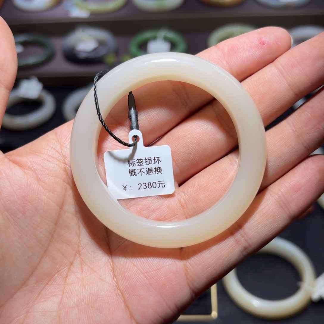 和田玉手镯未镶嵌潮****r52.4mm有水线