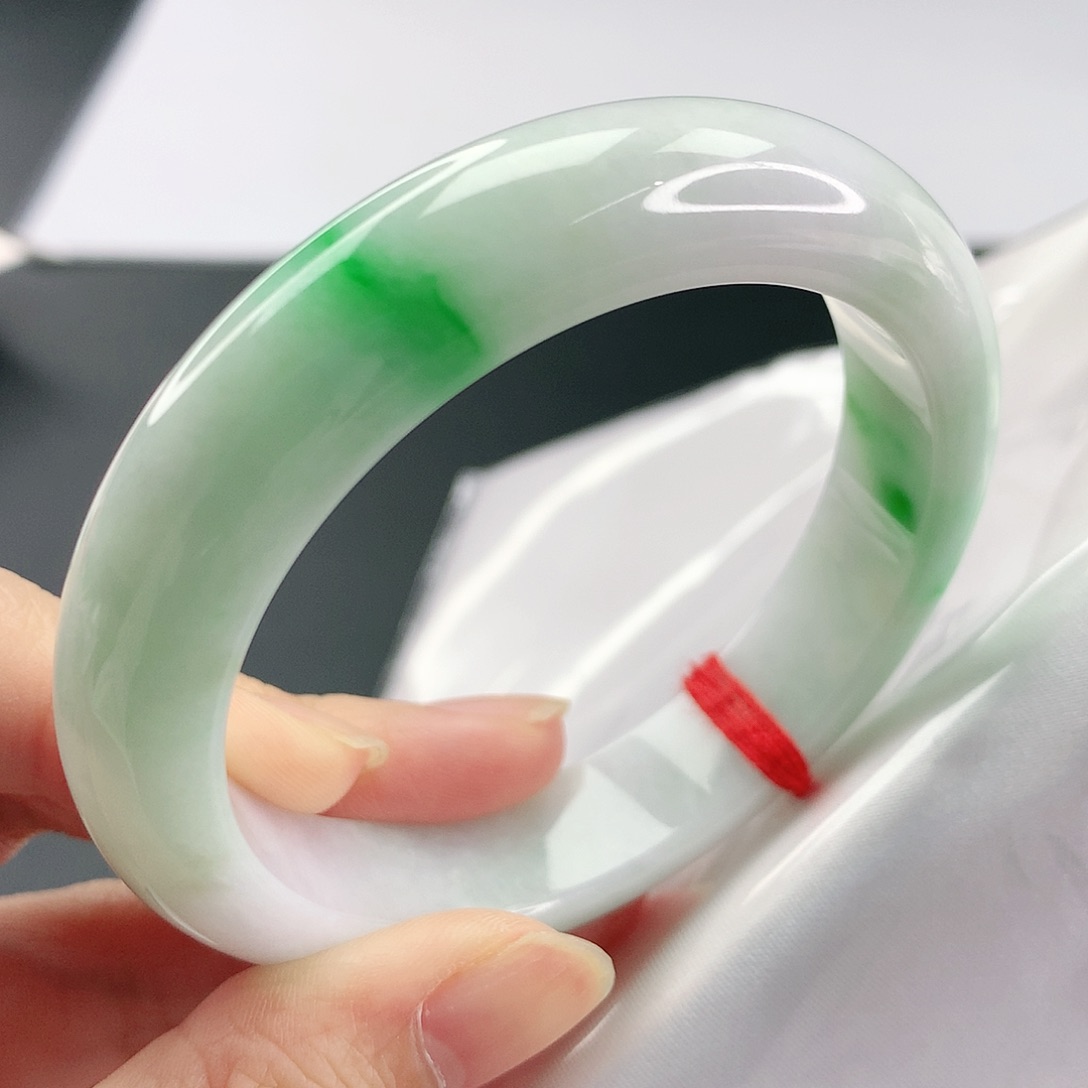 翡翠手镯未镶嵌，324