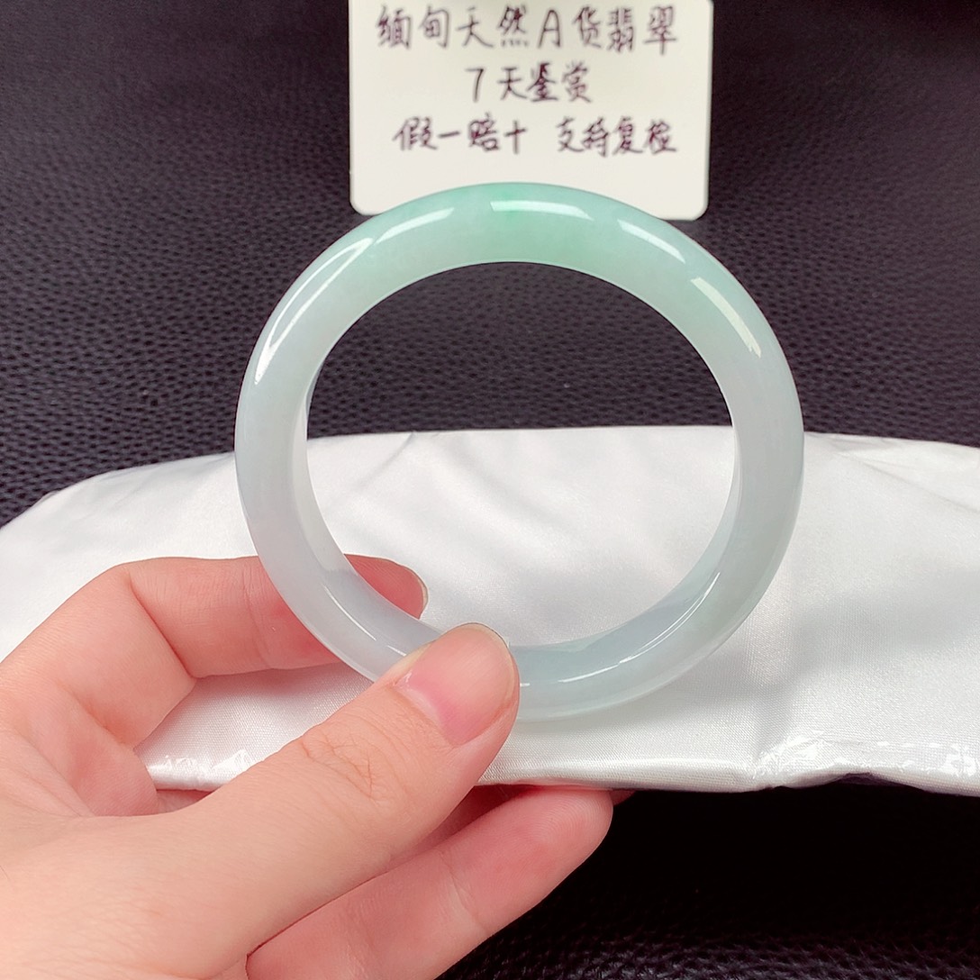 翡翠手镯未镶嵌翡翠