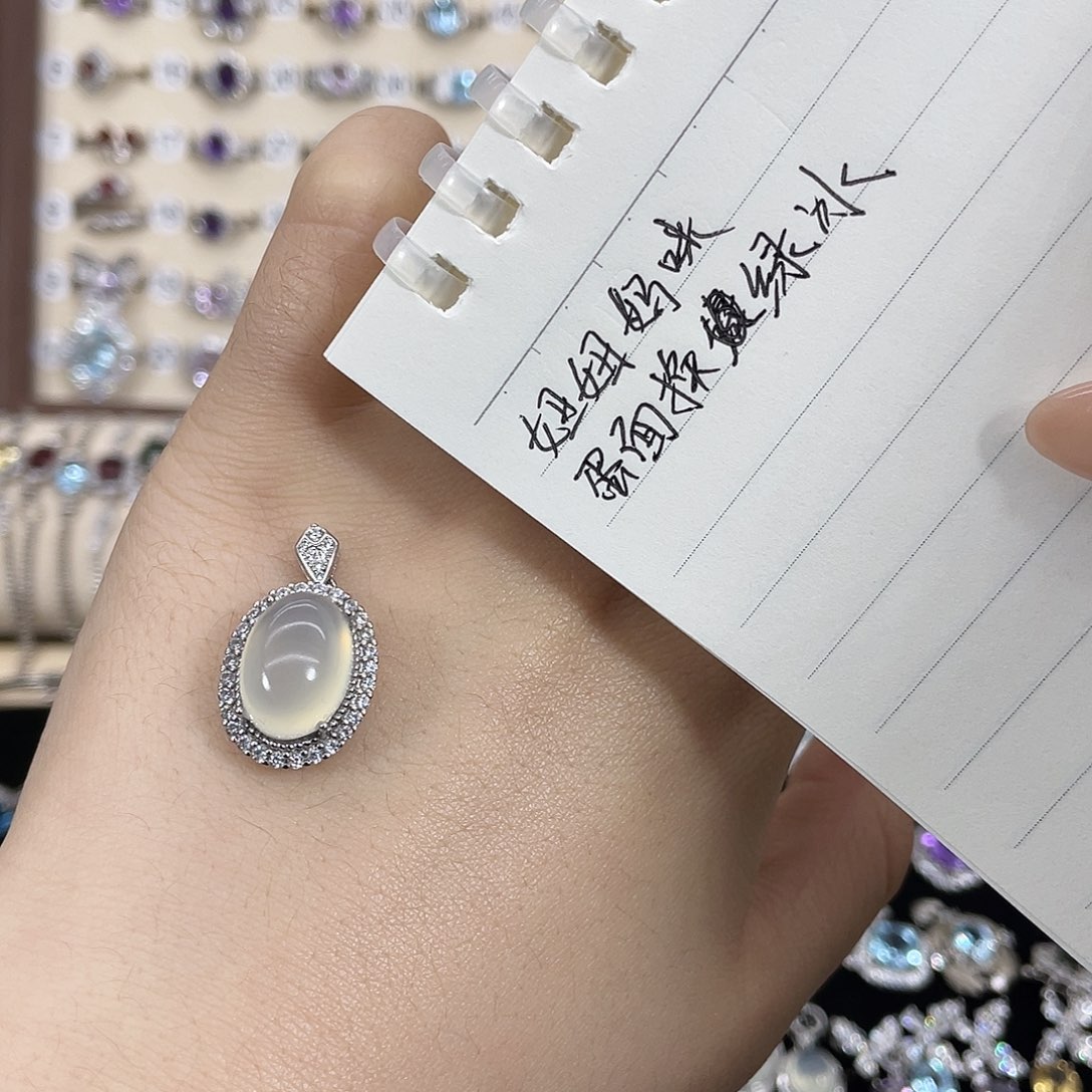 妞****岫玉银S925镶嵌颈饰