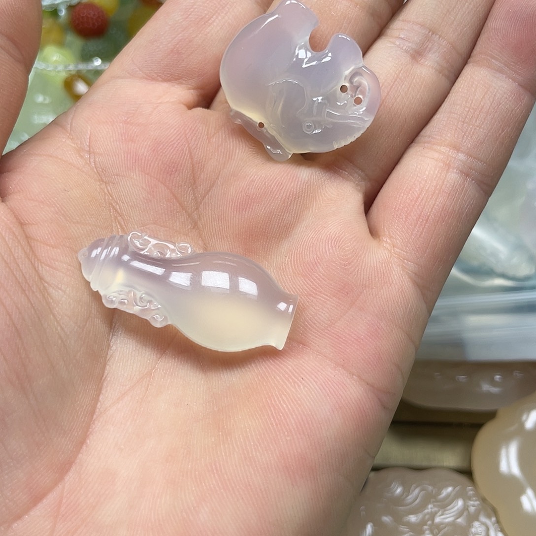 用***3蛇纹石玉未镶嵌颈饰