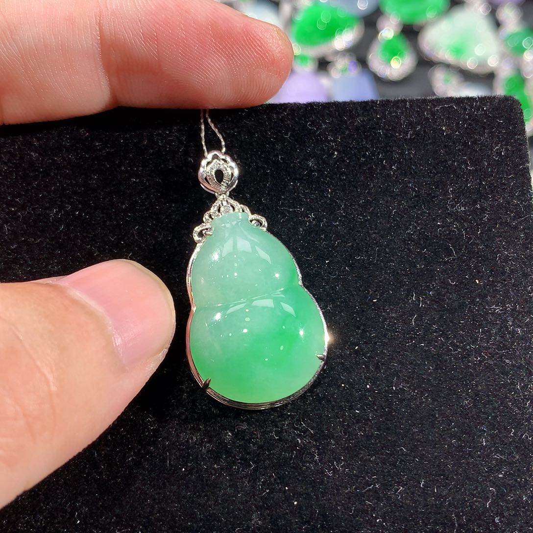 艺***嘉翡翠18K金镶嵌颈饰