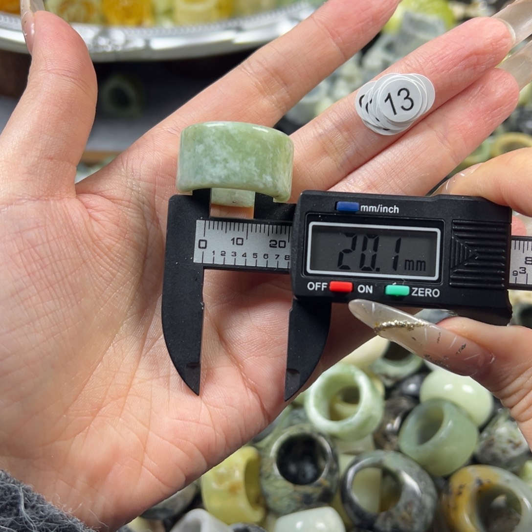 蛇纹石玉未镶嵌戒指