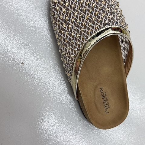 36.37.38.39各一双钻款女士鞋