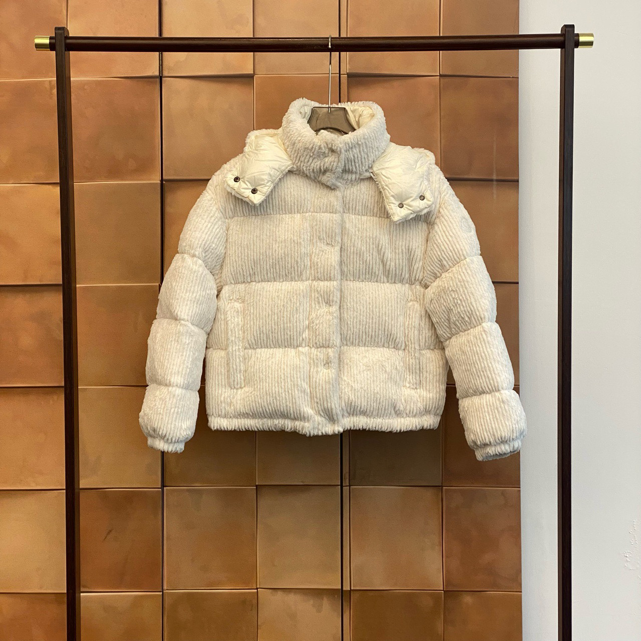 Moncler 22fw爆款Daos奶白色徽标logo羽绒服/1码/全新原吊/29020
