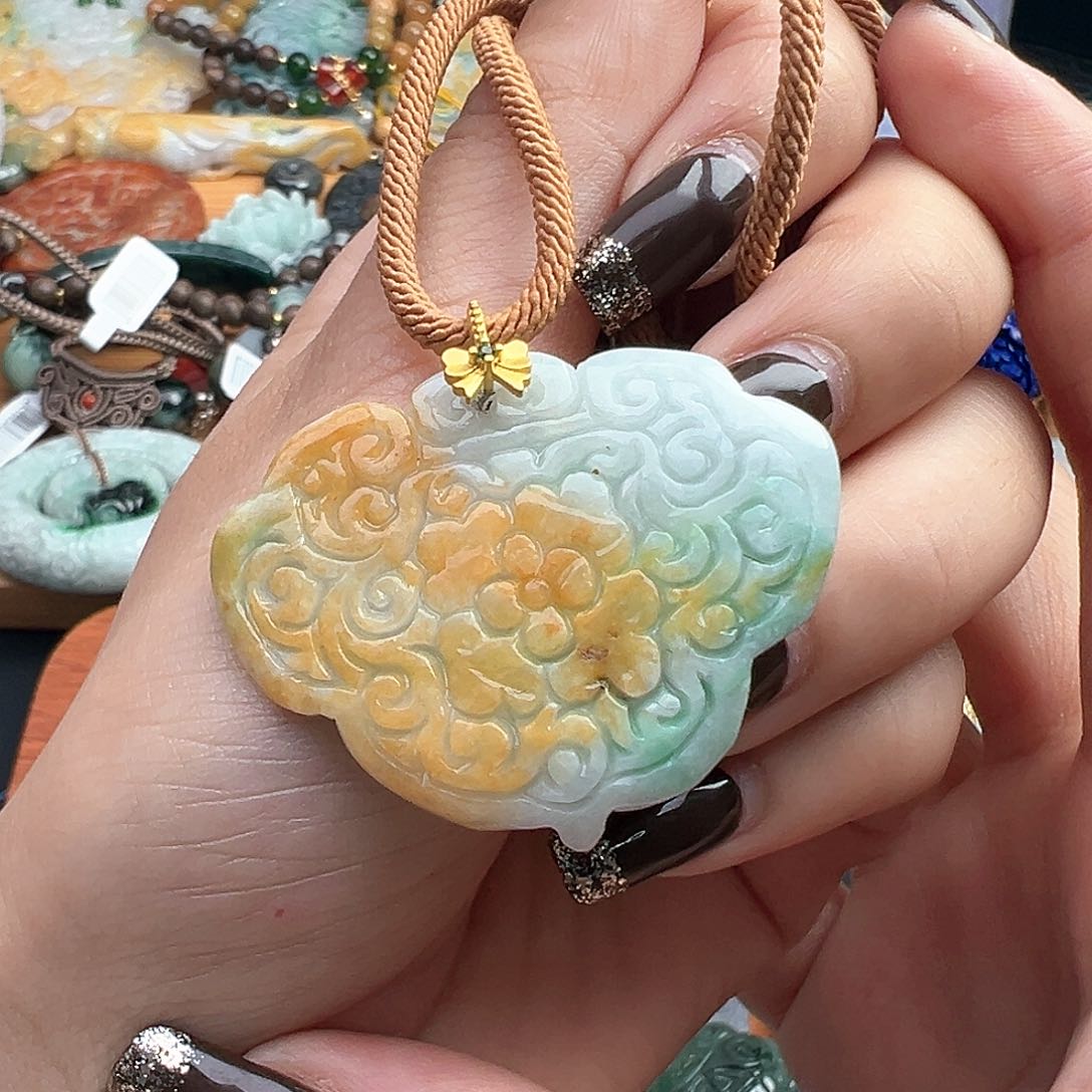 翡翠吊坠(赠链)未镶嵌吊坠