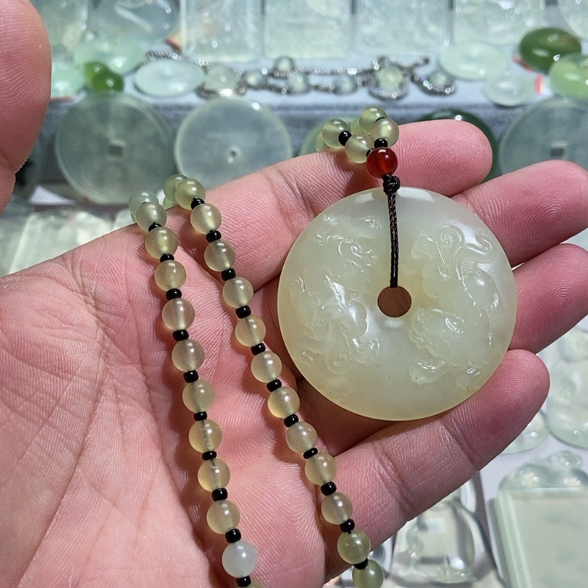 【闪购商品】蛇纹石玉颈饰未镶嵌