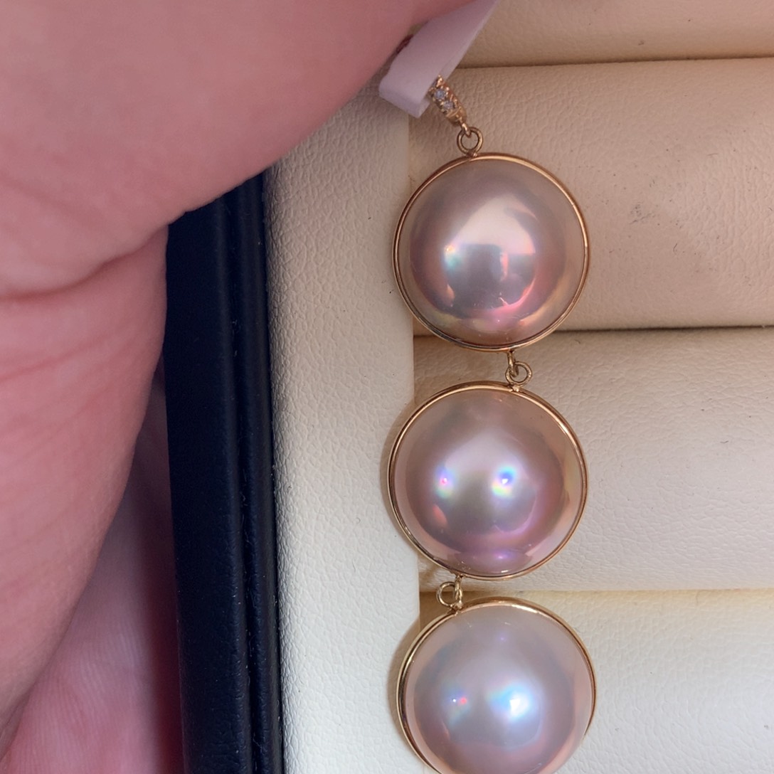 拼合珍珠（马贝珠）颈饰18K金镶嵌