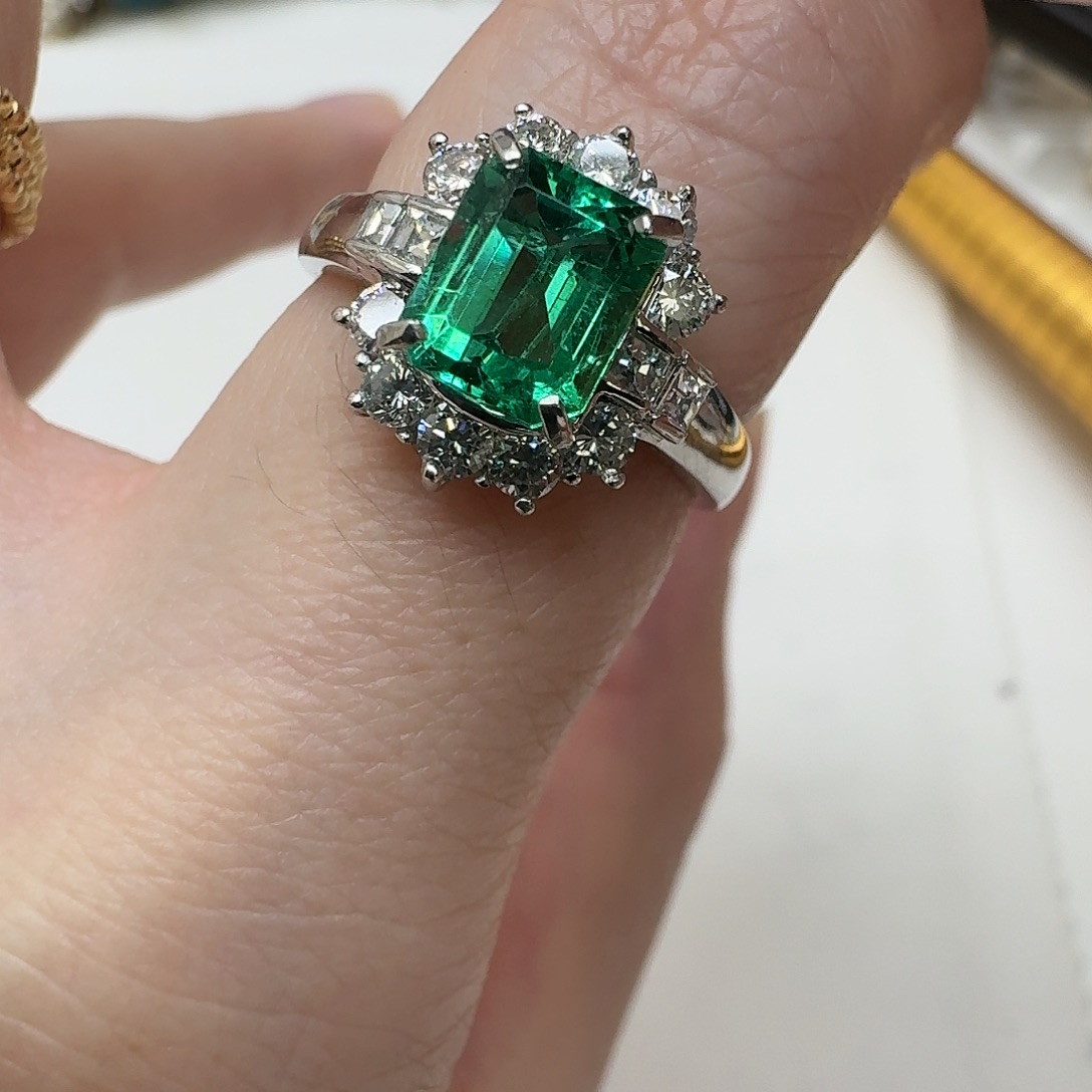 祖母绿未镶嵌戒指