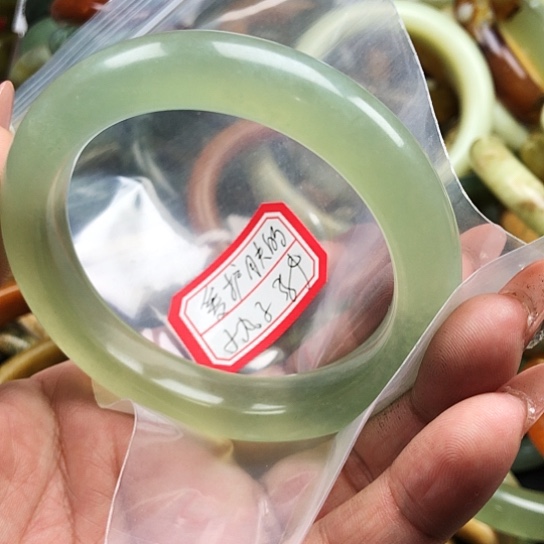 蛇纹石玉手镯未镶嵌爱****子