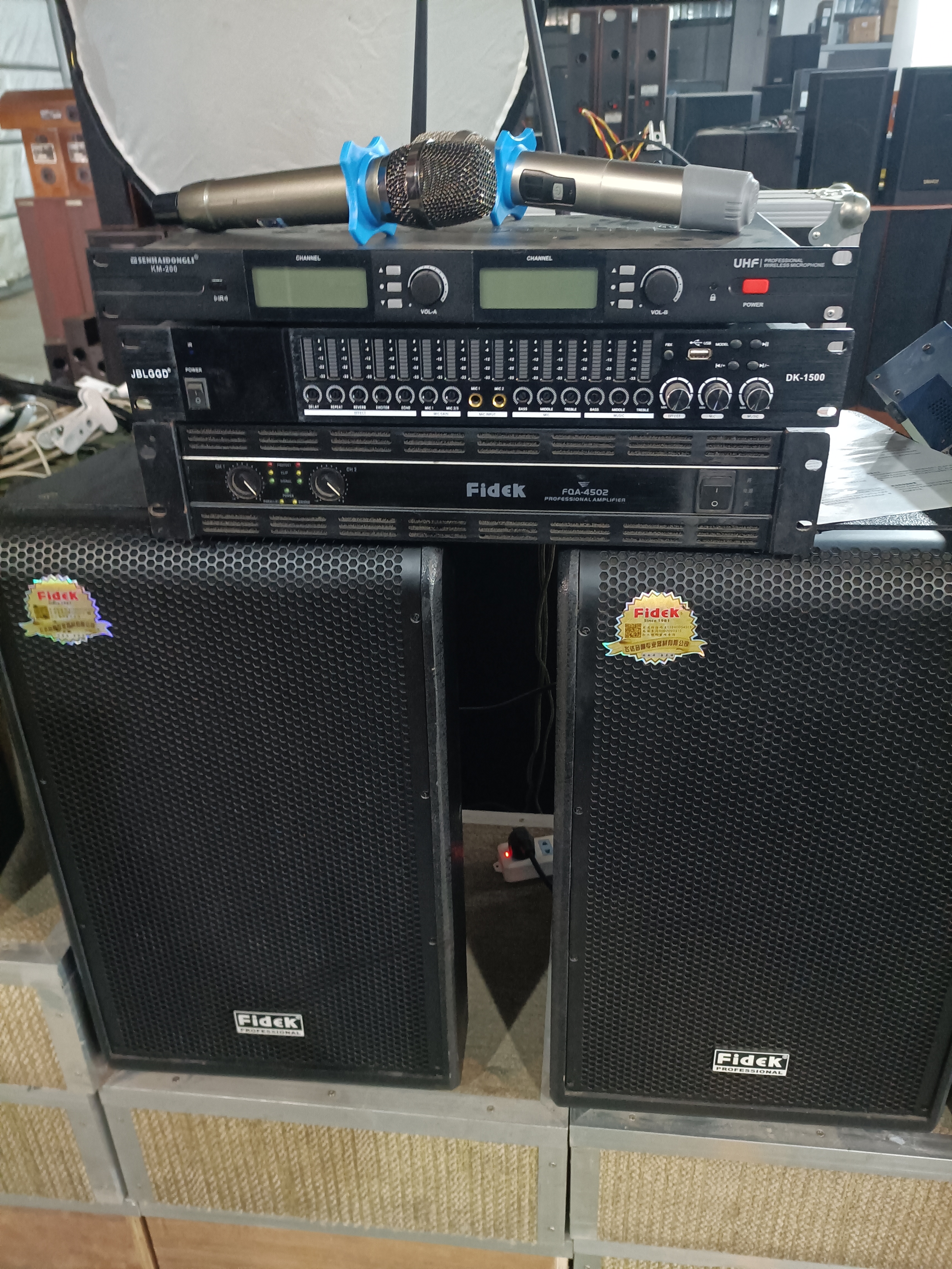 专业音箱一套，图片上的设备不包邮