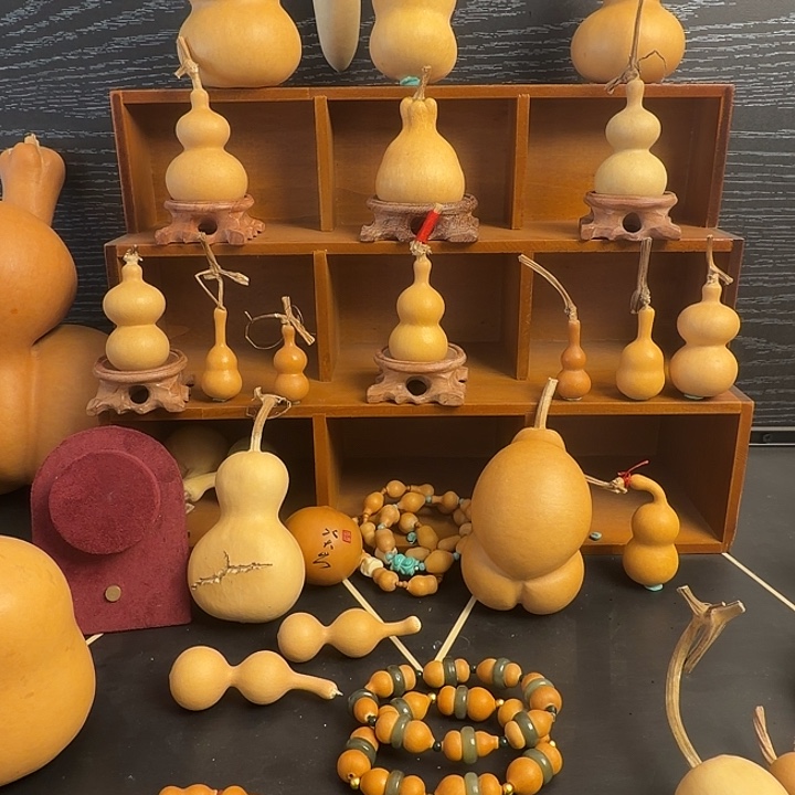 招****大叶紫檀（黑酸枝木类）