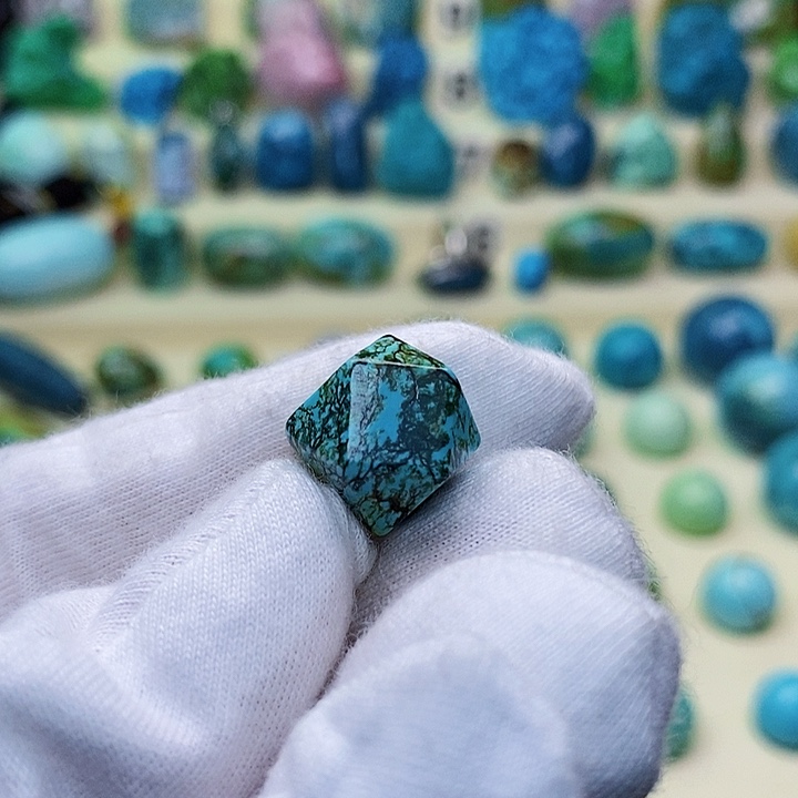 绿松石配饰未镶嵌