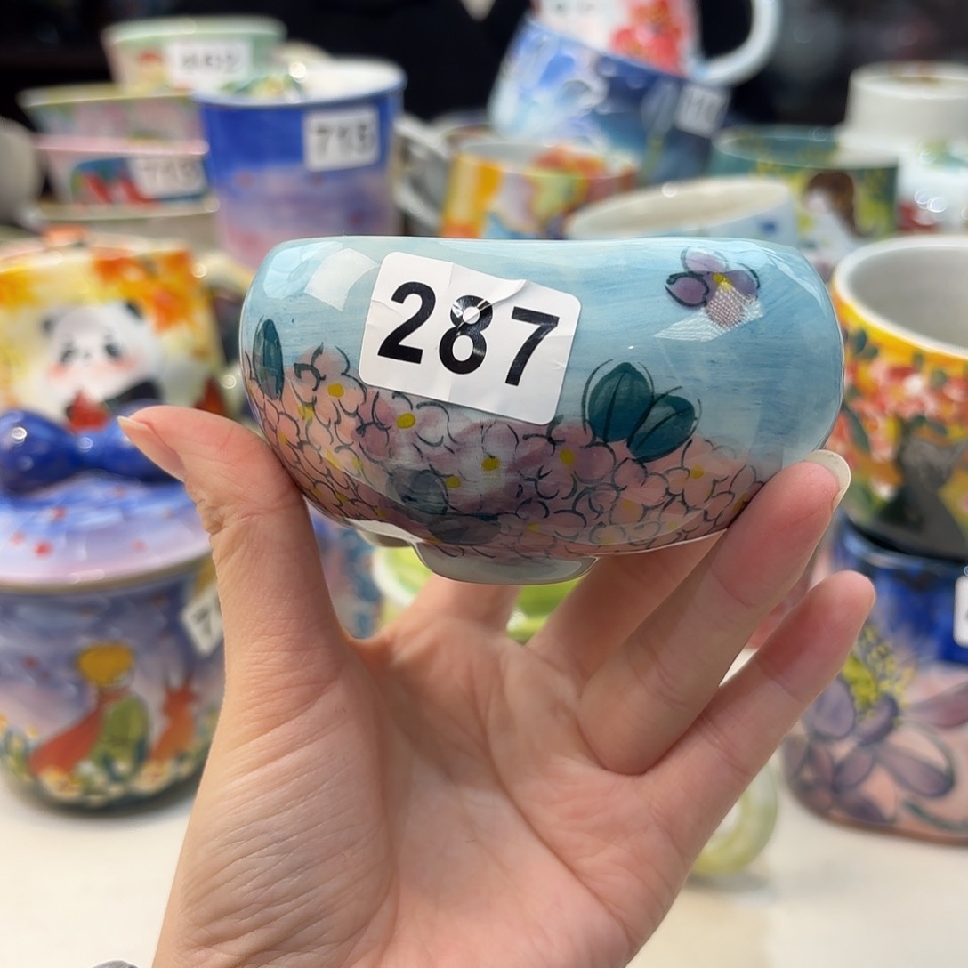 瓷片兔兔好可爱呀打个