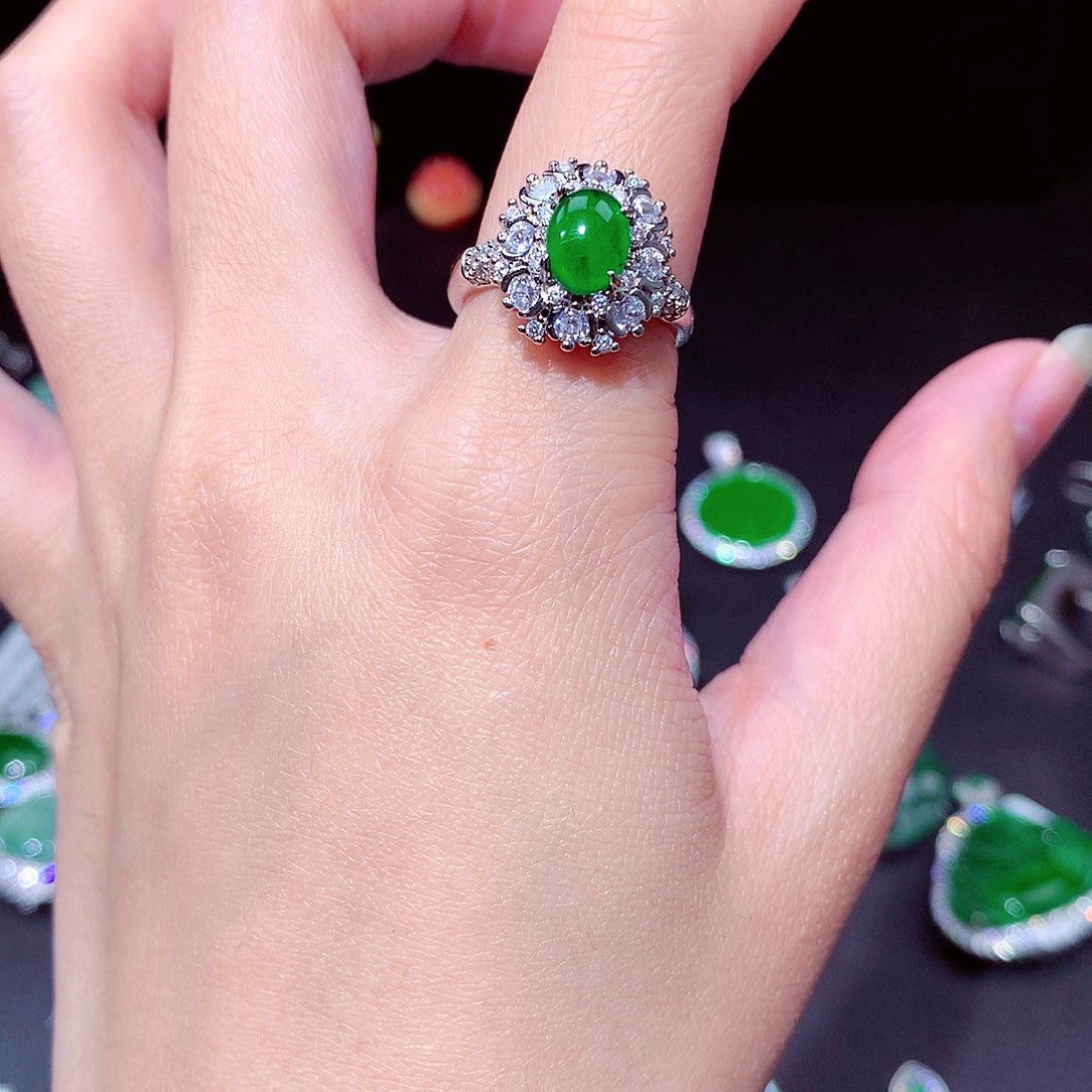 【闪购商品】翡翠吊坠(不含链)未镶嵌