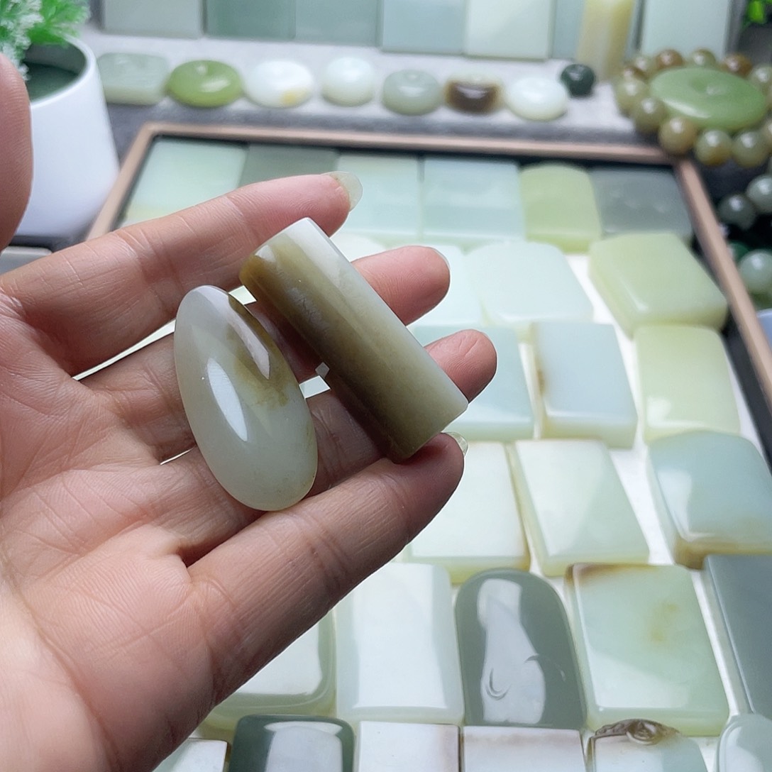 颈饰未镶嵌和田玉（糖玉）风***螂