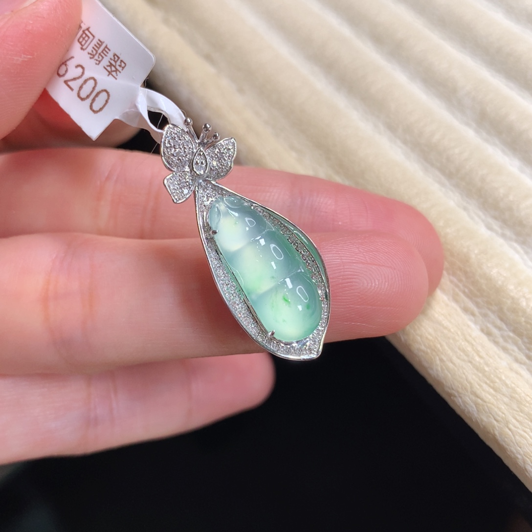 颈饰未镶嵌翡翠豆子