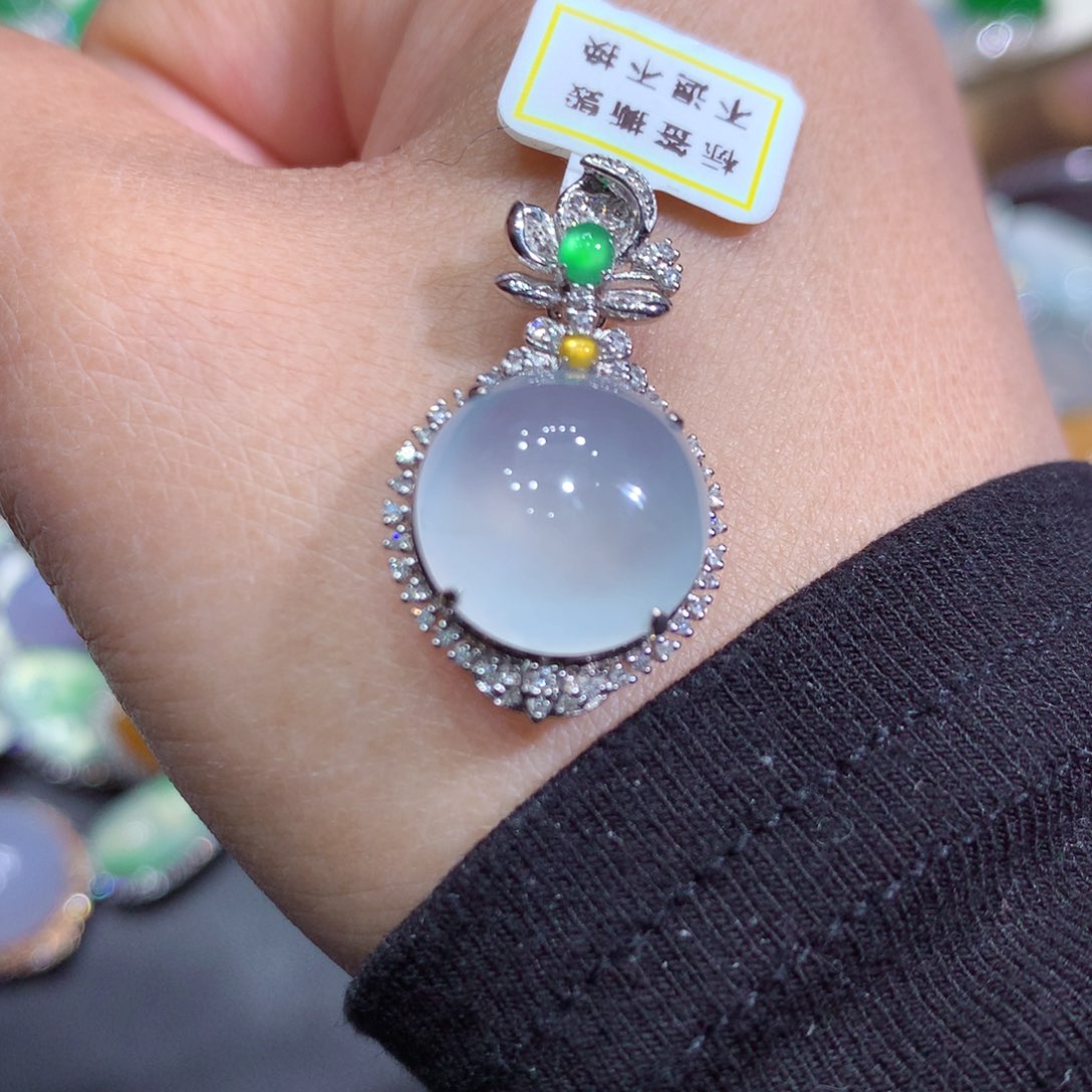 翡翠吊坠(赠链)18K金镶嵌