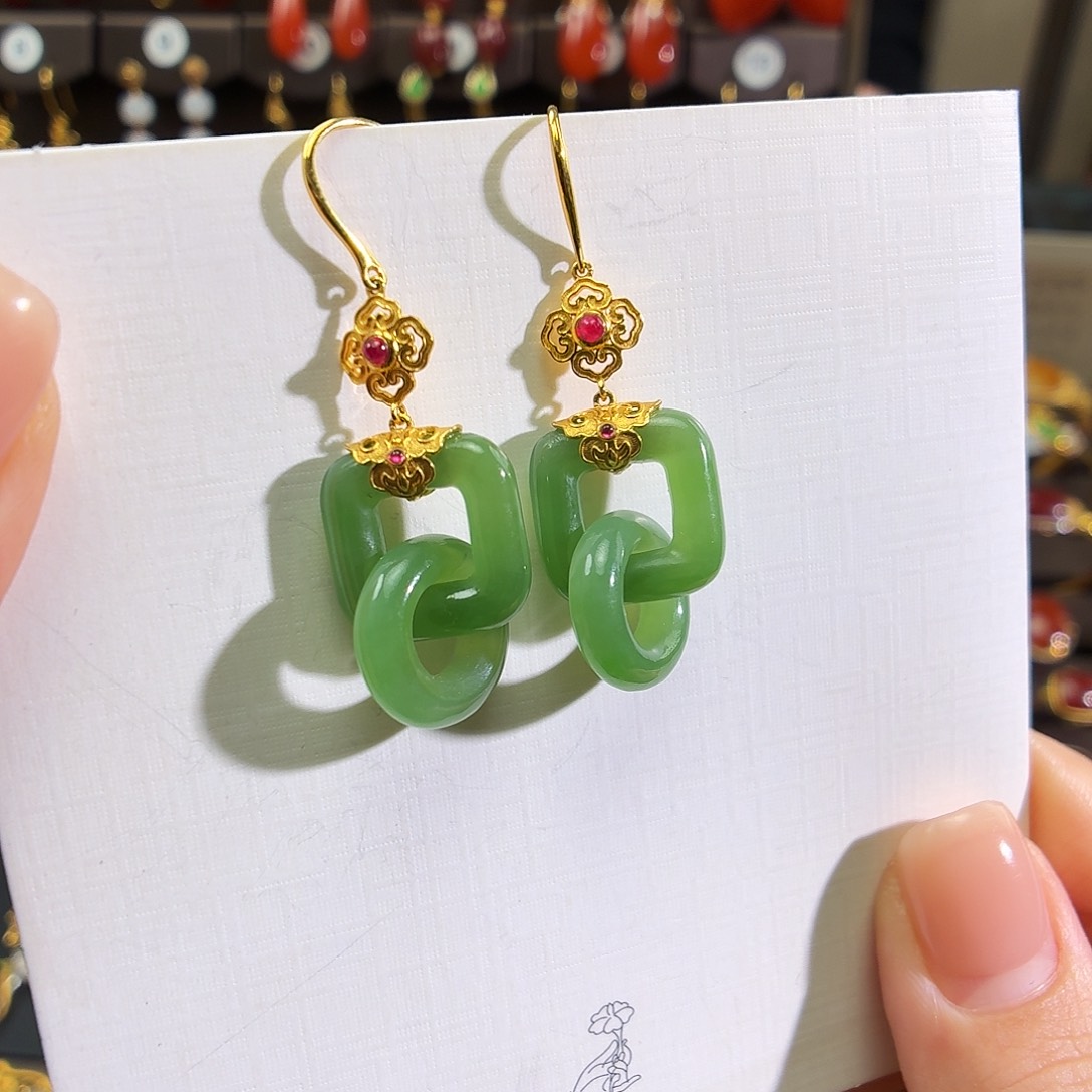 颈饰18K金镶嵌和田玉