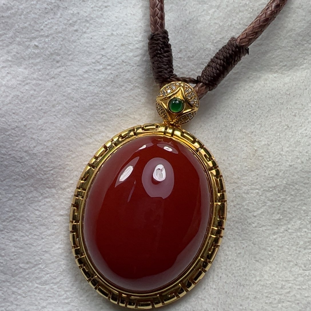 永***贝南红玛瑙18K金镶嵌吊坠