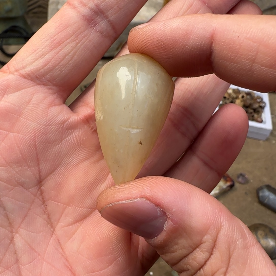 岫岩河磨玉（透闪石质玉）颈饰未镶嵌