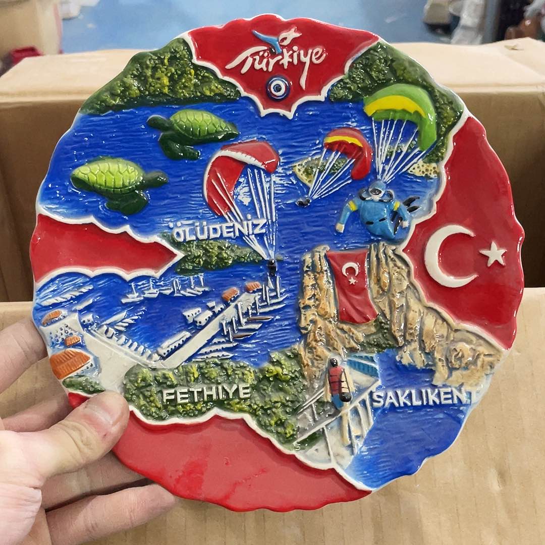 摆件   磕碰。封釉。