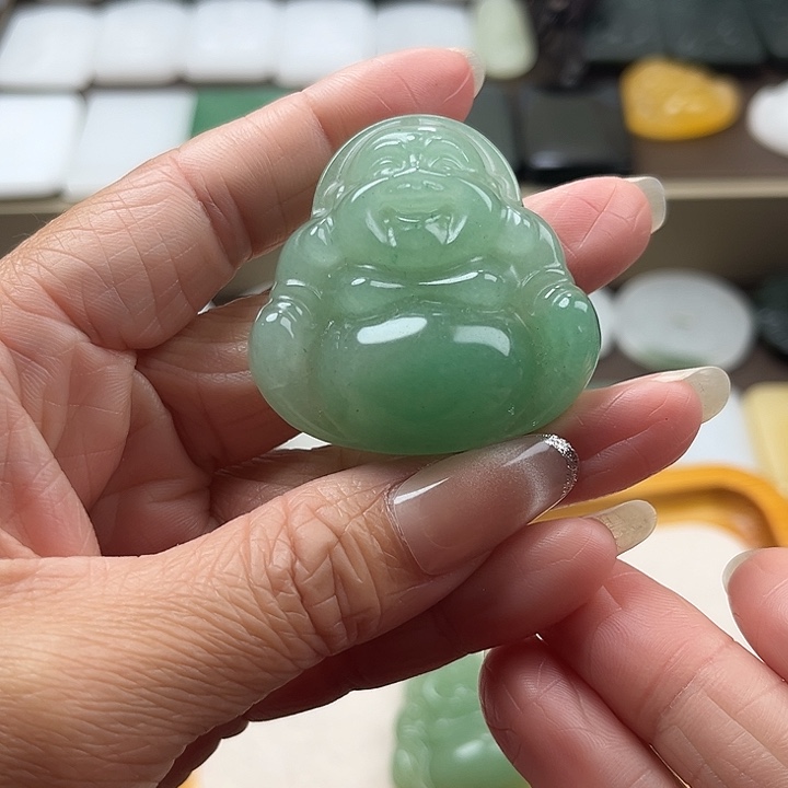 东陵石未镶嵌颈饰佛公