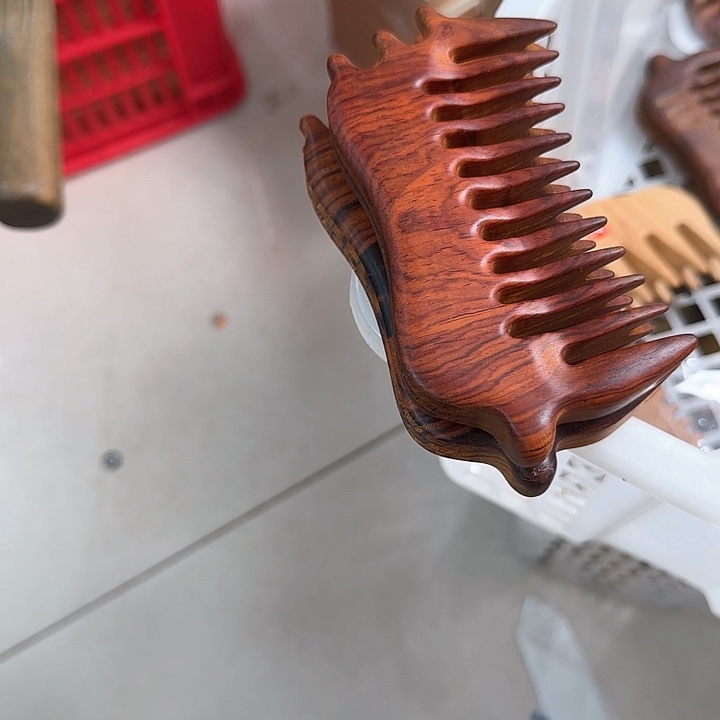 微凹黄檀按摩工具梳子