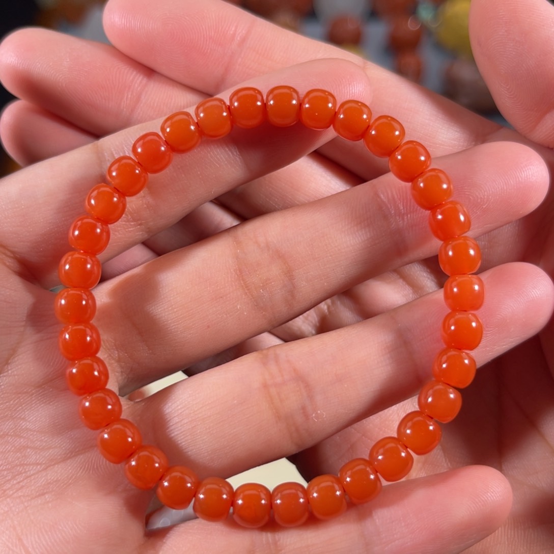 南红玛瑙滴水洞满色满肉老形手串6.1左右未镶嵌