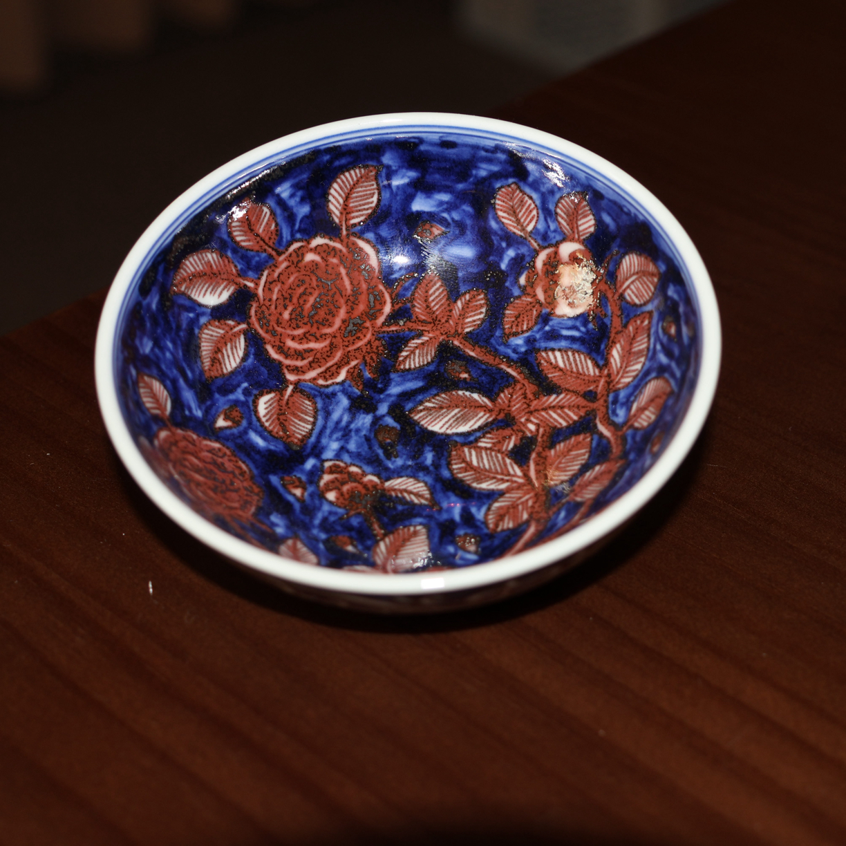 景德镇柴窑青花釉里红蓝底玫瑰花普洱杯非遗传承人作品