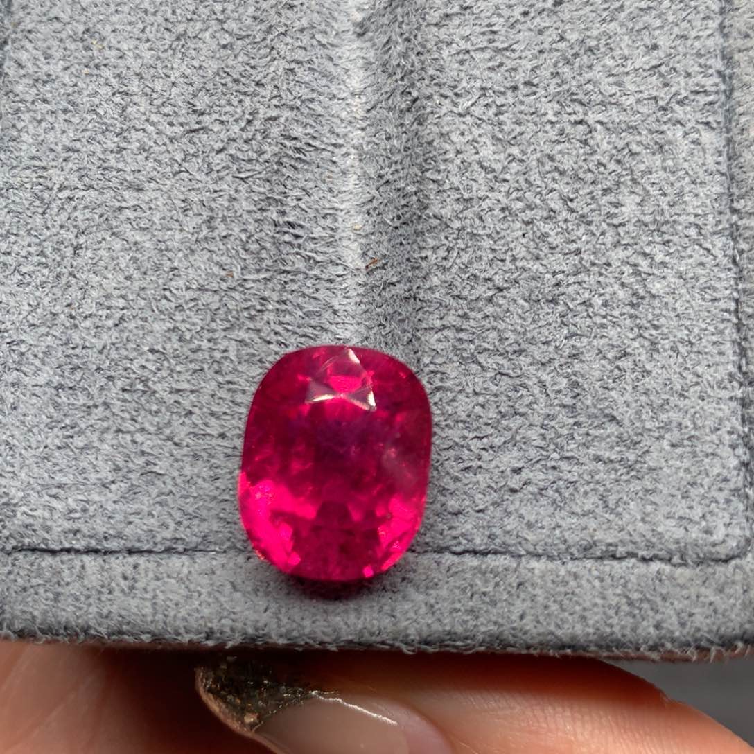 碧玺天然卢比来未镶嵌