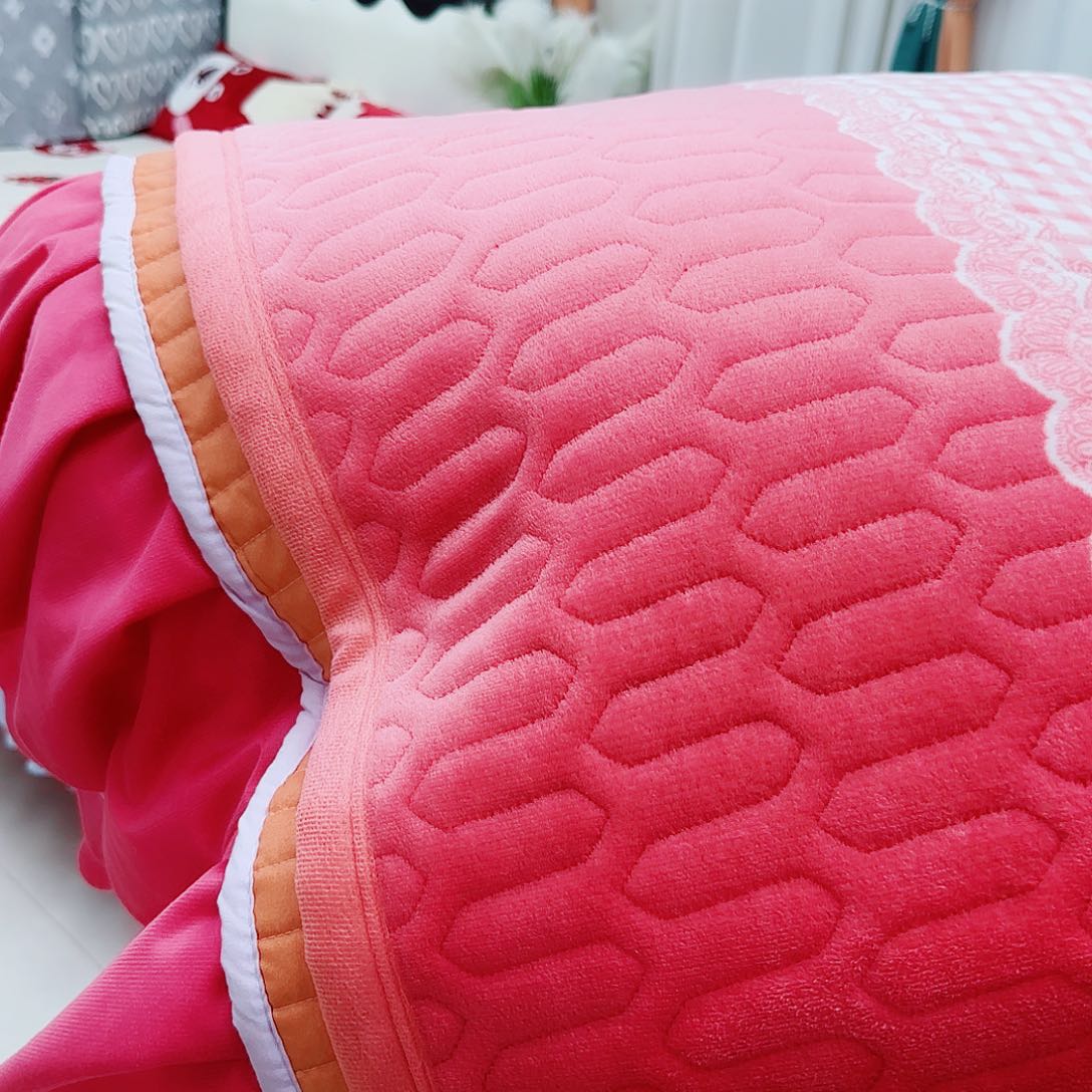 牛奶绒粉色格子牛奶绒。枕套一对